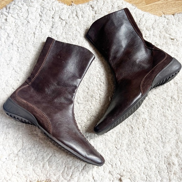 Paul Green: Women's Brown Pebble Leather Exposed Stitching Square Toed Boots - Picture 1 of 17